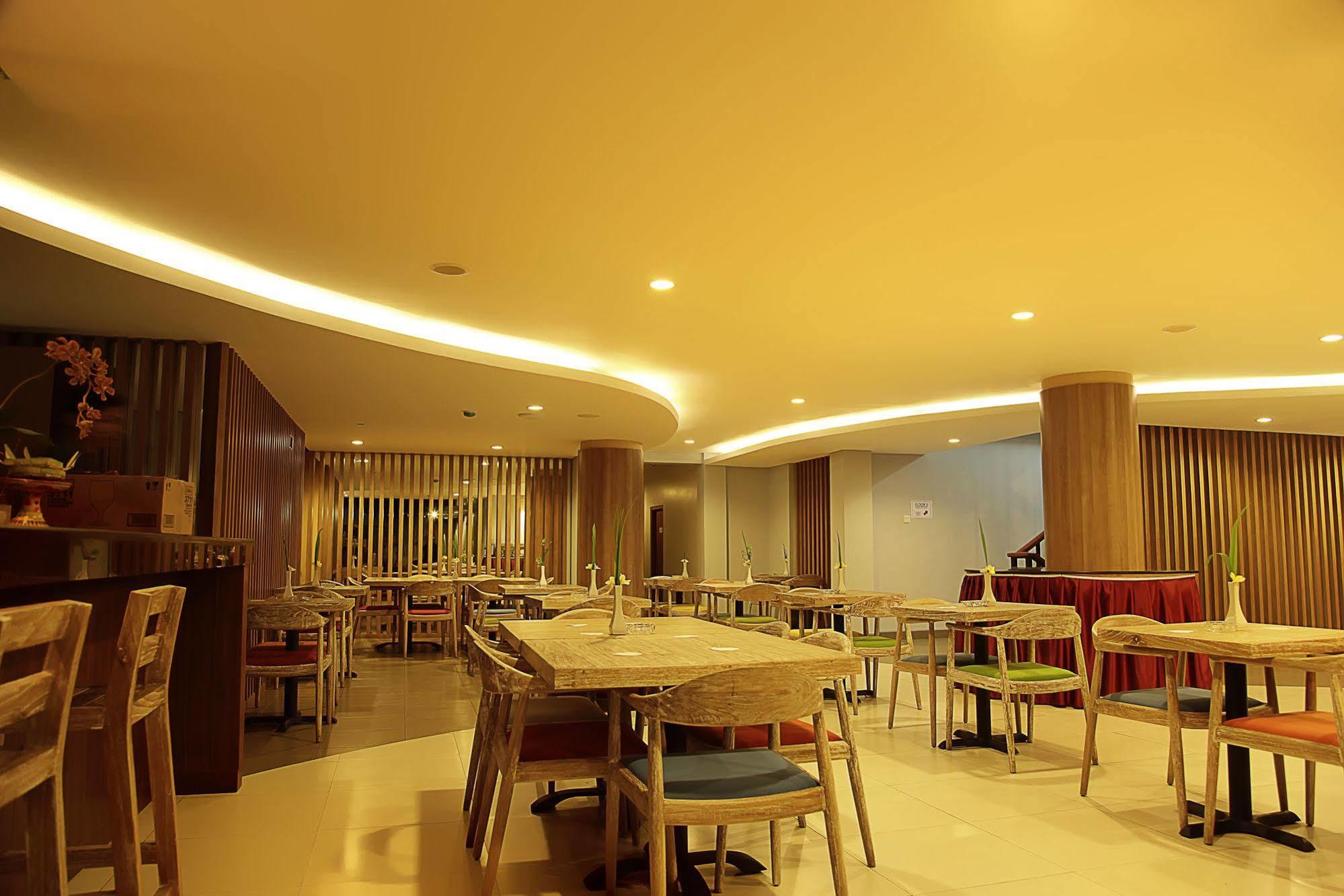 Santosa City Hotel 丹帕沙 外观 照片